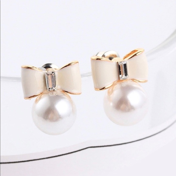 Bow Pearl Baguette Stud Earrings - Picture 2 of 3